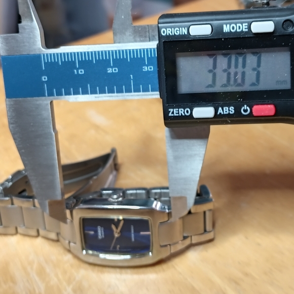 Vintage Casio Quartz watch Stainless Steel case and band. Blue face Silver hands - Picture 4 of 10